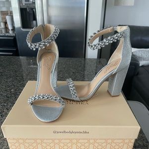Brand new Badgley Mischka heels. Size 7